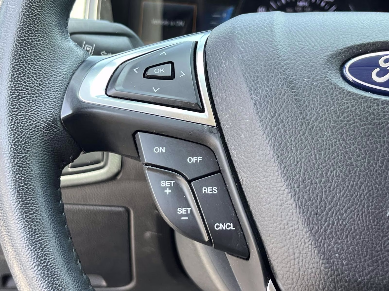 2023 Iconic Silver Metallic Ford Edge SEL AWD AWD SUV