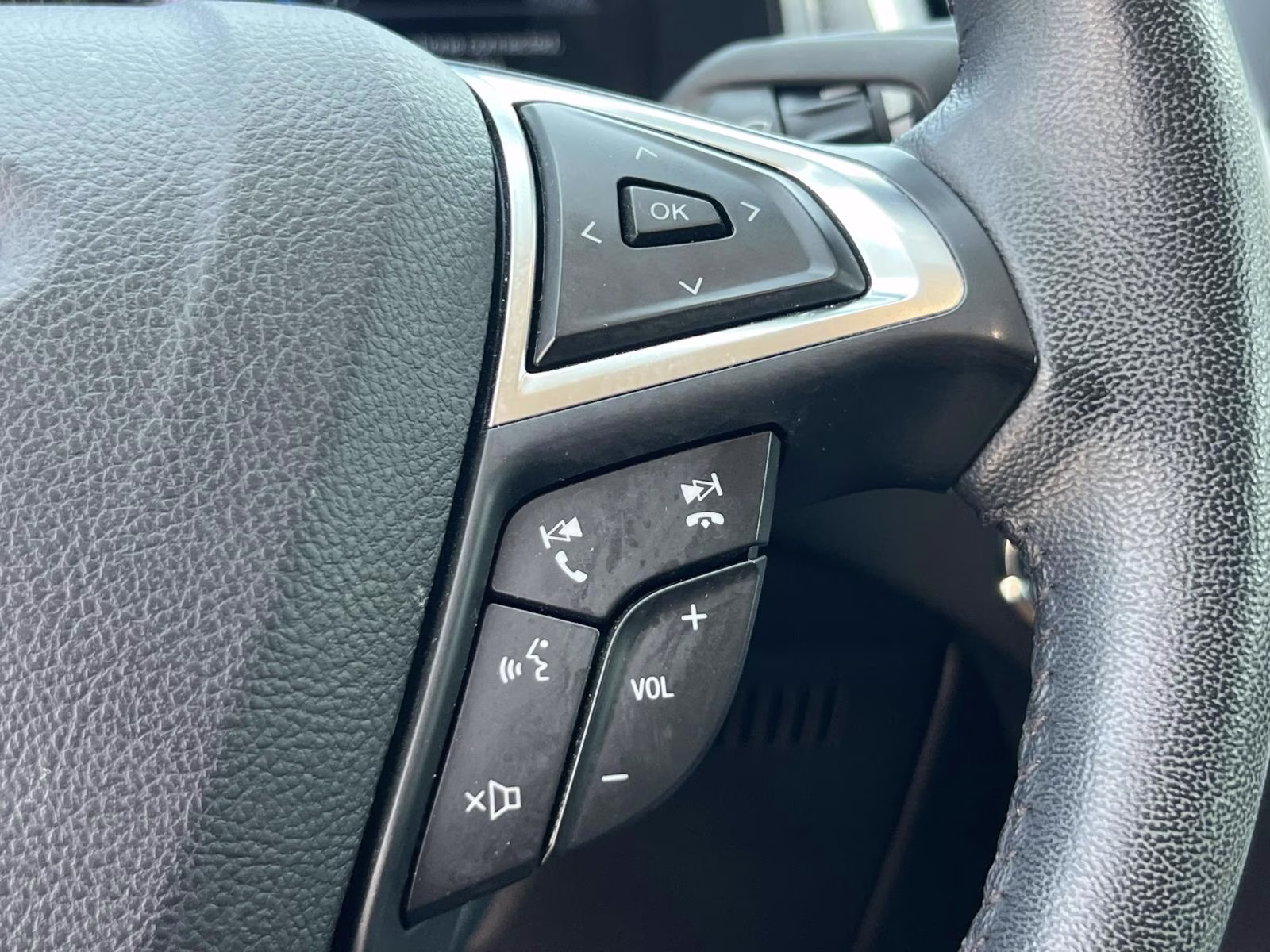 2023 Iconic Silver Metallic Ford Edge SEL AWD AWD SUV