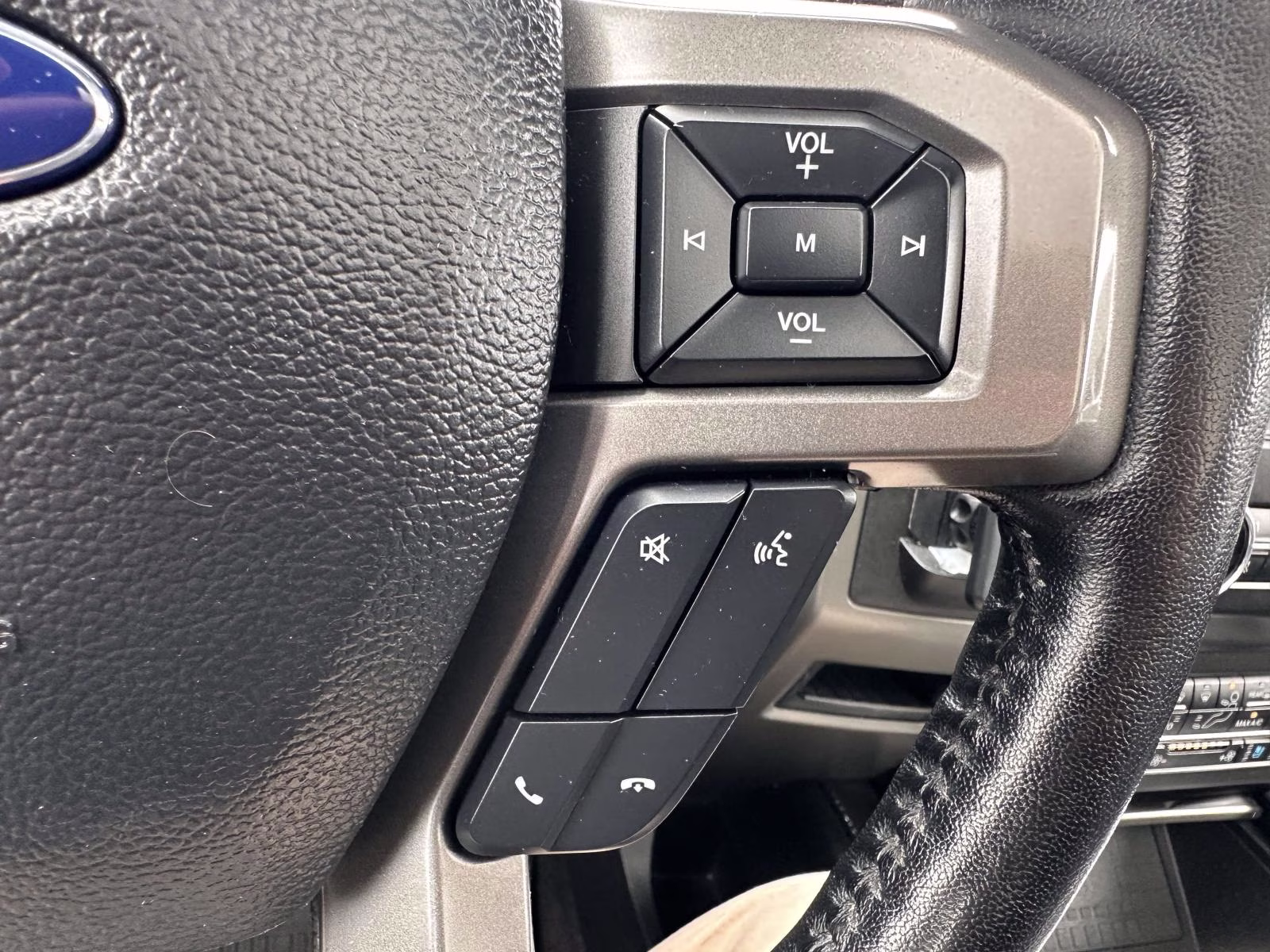 2021 Iconic Silver Metallic Ford Expedition Max XLT 4x4 4X4 SUV
