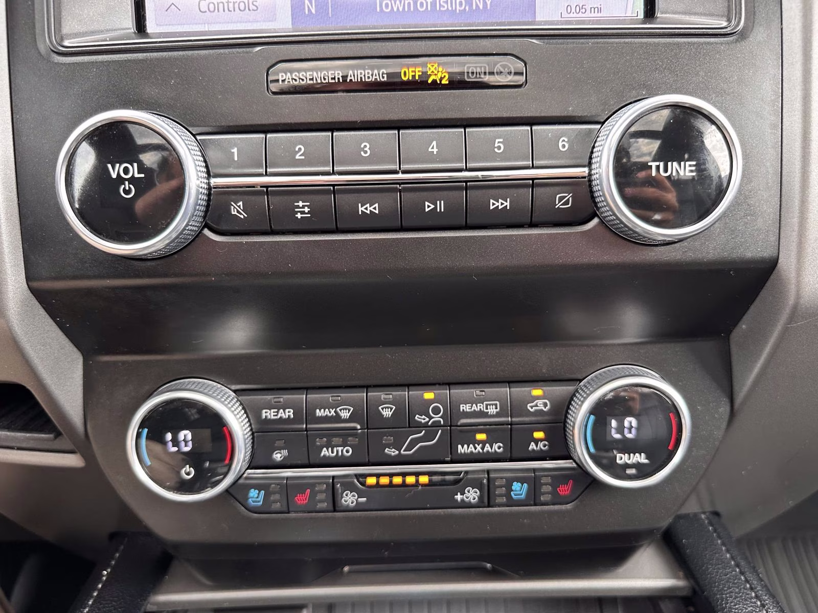 2021 Iconic Silver Metallic Ford Expedition Max XLT 4x4 4X4 SUV