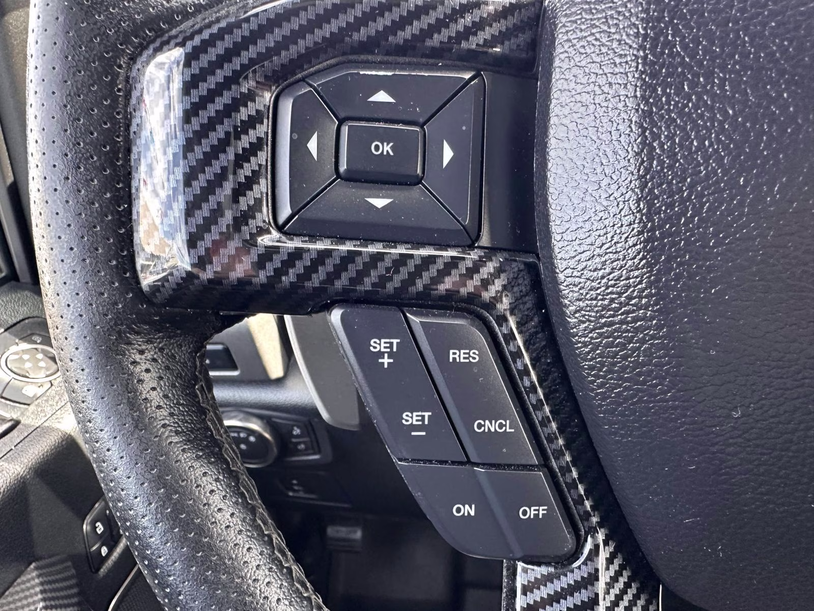 2017 Shadow Black Ford F-150 Raptor 4WD SuperCrew 5.5' Box 4X4 Truck