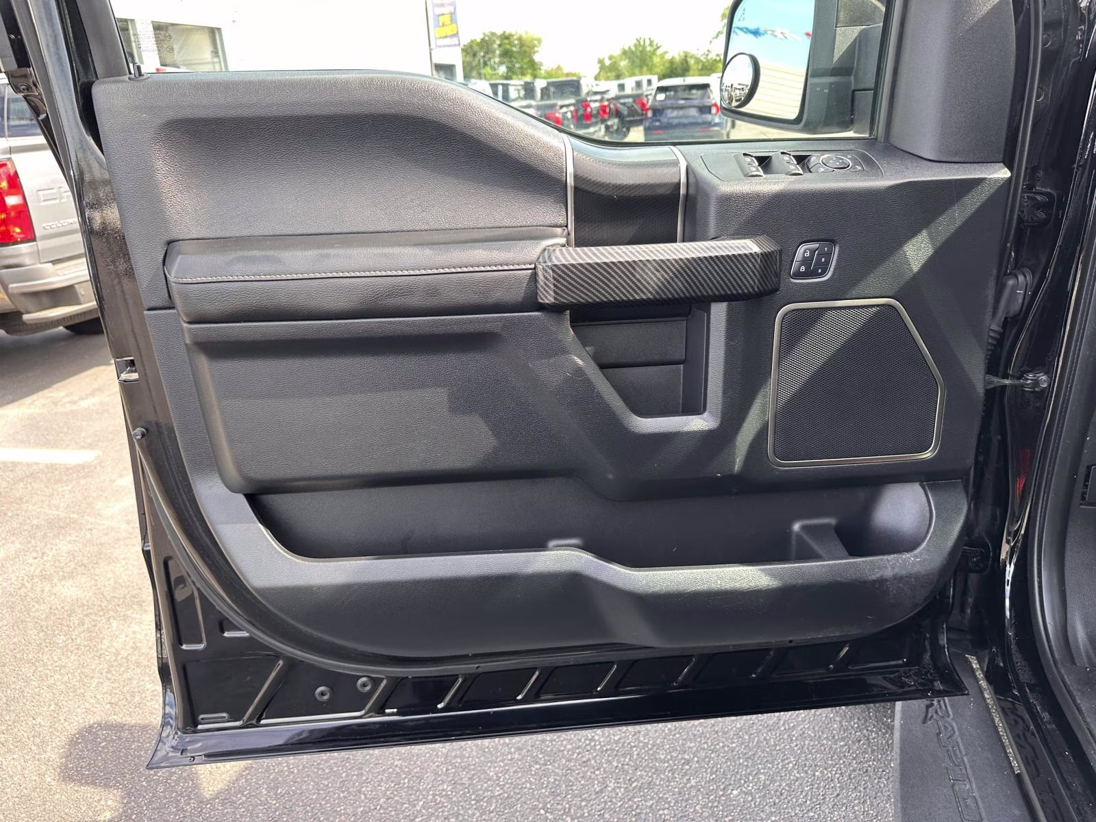 2017 Shadow Black Ford F-150 Raptor 4WD SuperCrew 5.5' Box 4X4 Truck