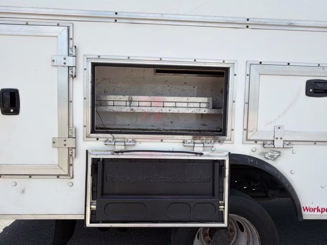 2019 Oxford White Ford Super Duty F-450 DRW XL DRW 4X4 Chassis