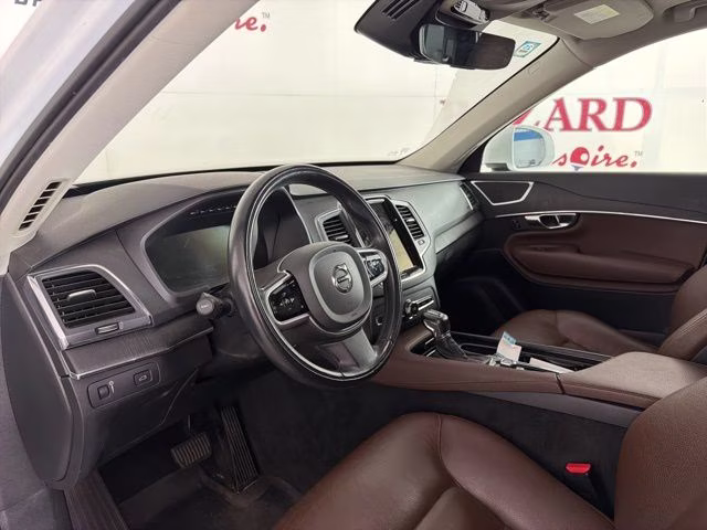 2020 Crystal White Volvo XC90 T6 Momentum AWD SUV
