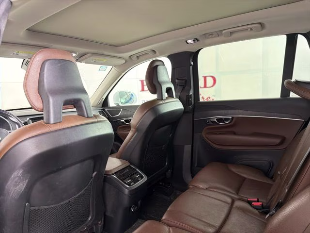 2020 Crystal White Volvo XC90 T6 Momentum AWD SUV