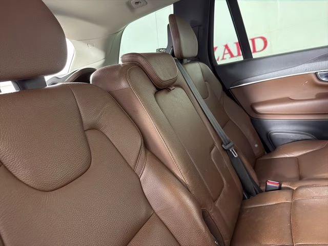 2020 Crystal White Volvo XC90 T6 Momentum AWD SUV