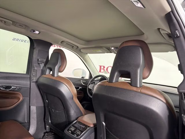 2020 Crystal White Volvo XC90 T6 Momentum AWD SUV