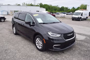 2023 Brilliant Black Clearcoat Chrysler Pacifica Touring L FWD Van