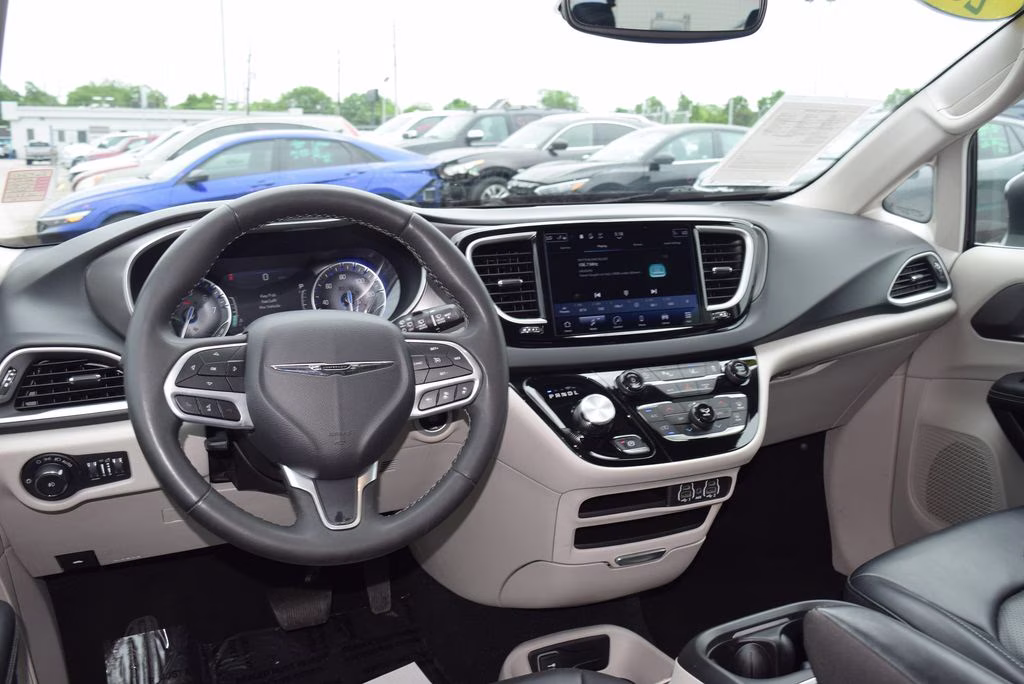 2023 Brilliant Black Clearcoat Chrysler Pacifica Touring L FWD Van