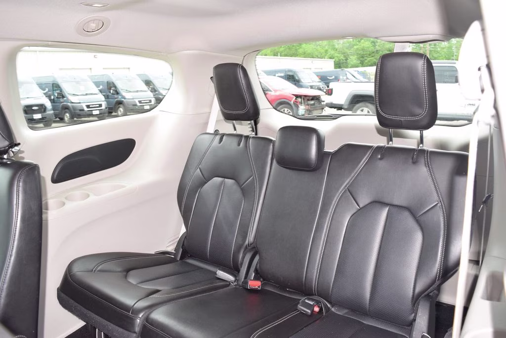 2023 Brilliant Black Clearcoat Chrysler Pacifica Touring L FWD Van