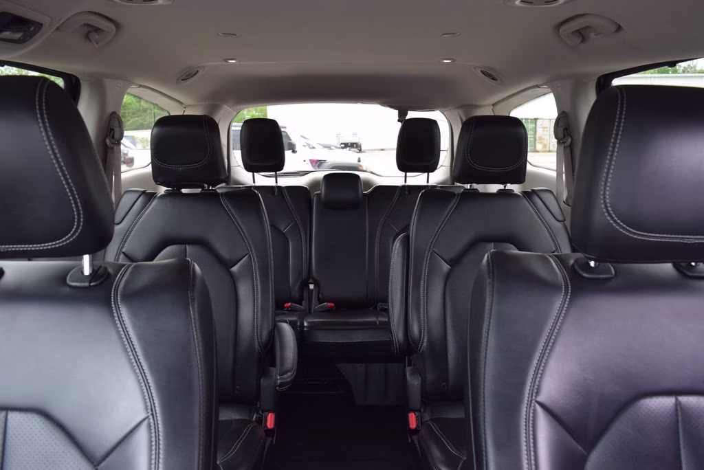 2023 Brilliant Black Clearcoat Chrysler Pacifica Touring L FWD Van
