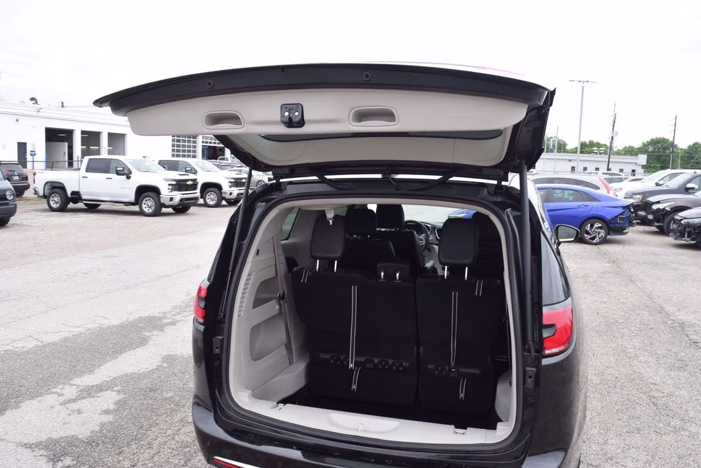2023 Brilliant Black Clearcoat Chrysler Pacifica Touring L FWD Van