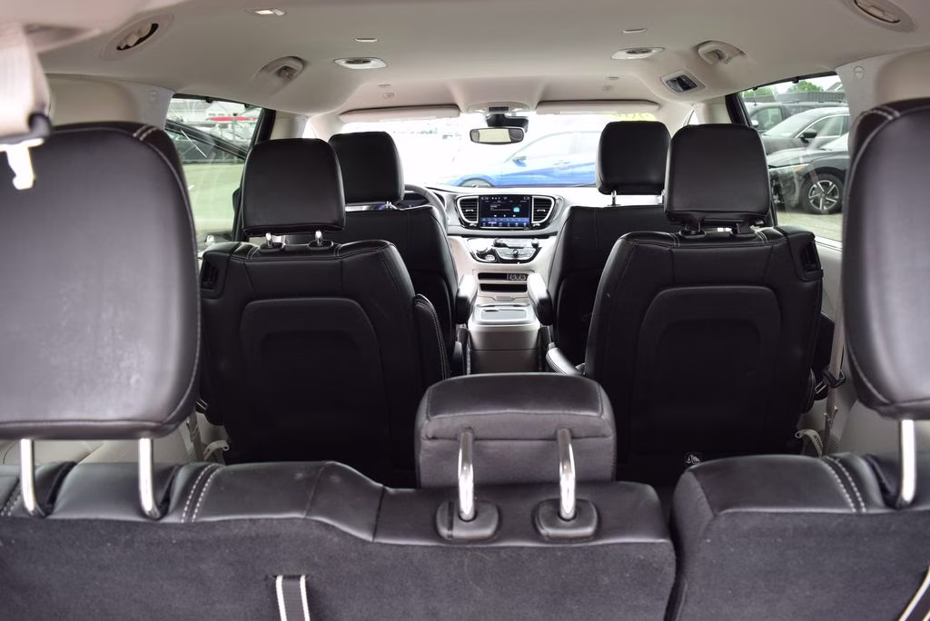 2023 Brilliant Black Clearcoat Chrysler Pacifica Touring L FWD Van