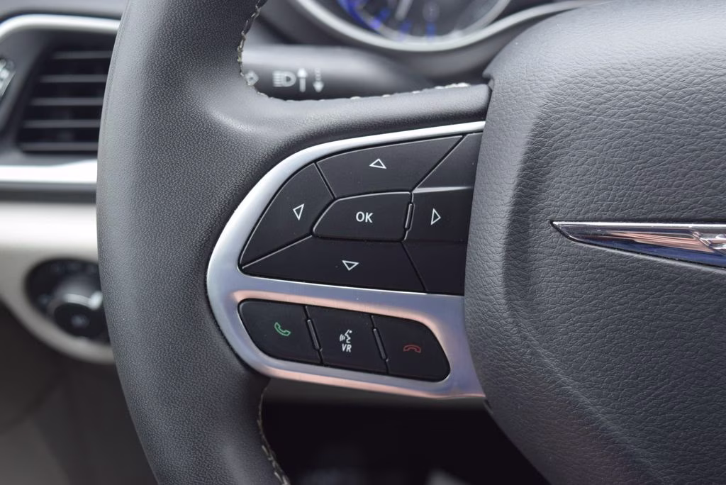 2023 Brilliant Black Clearcoat Chrysler Pacifica Touring L FWD Van