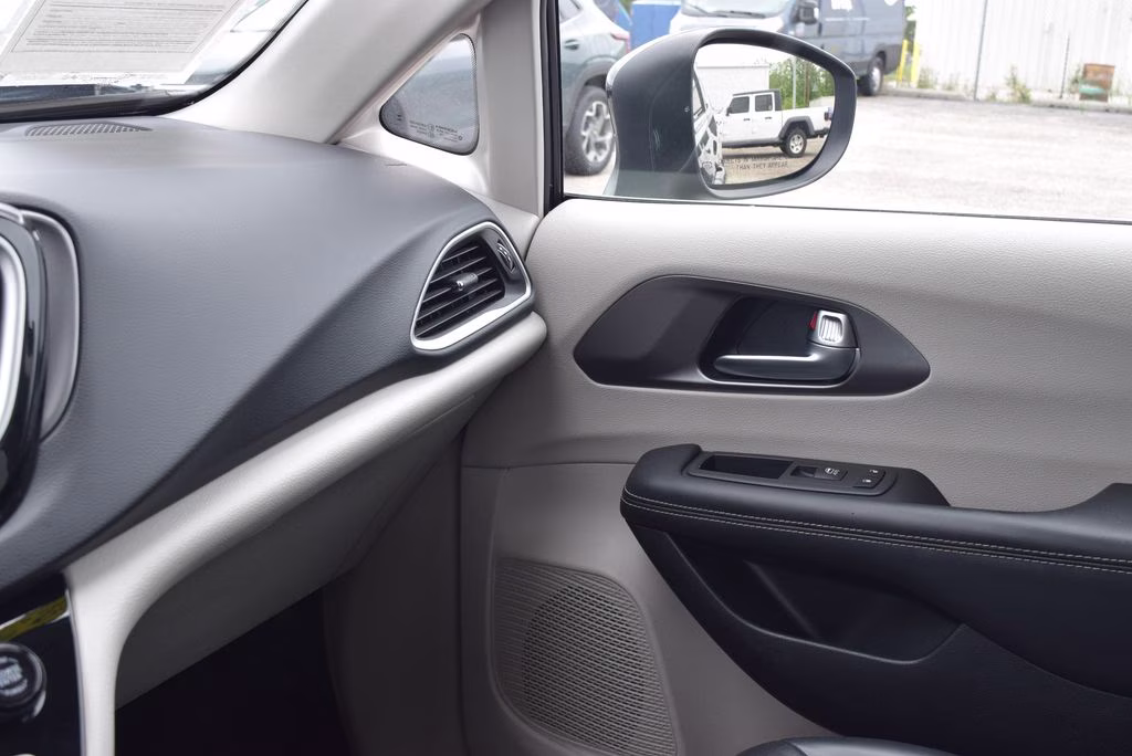 2023 Brilliant Black Clearcoat Chrysler Pacifica Touring L FWD Van