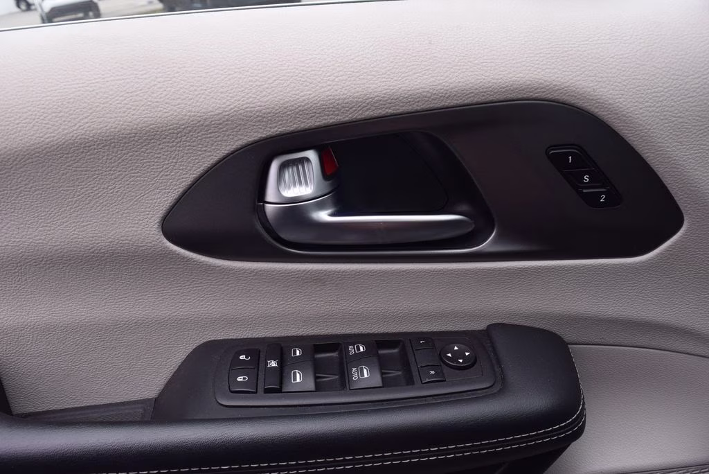 2023 Brilliant Black Clearcoat Chrysler Pacifica Touring L FWD Van