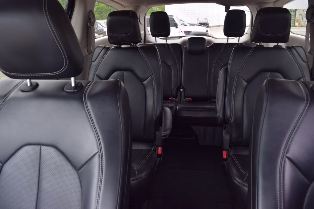 2023 Brilliant Black Clearcoat Chrysler Pacifica Touring L FWD Van