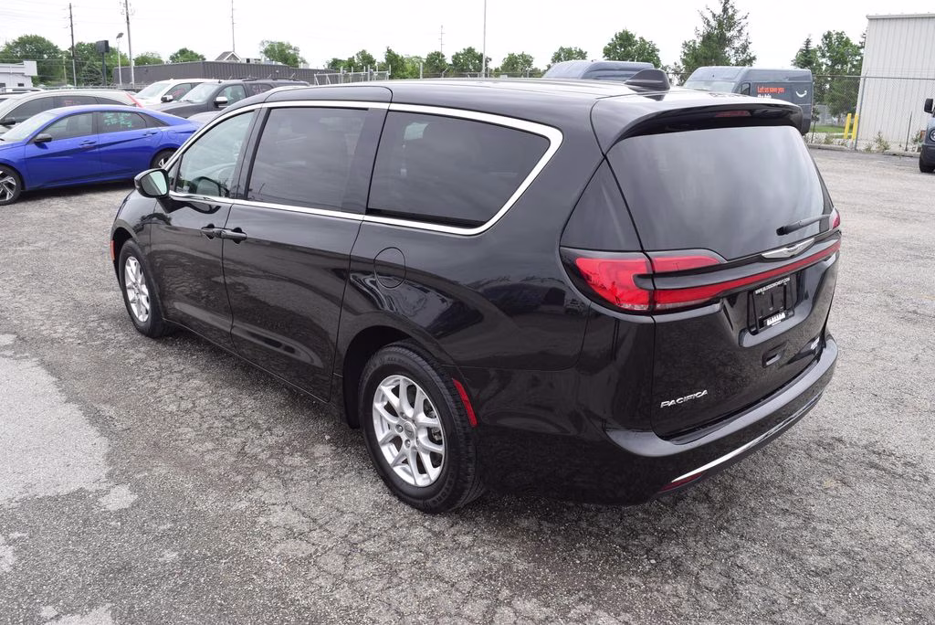 2023 Brilliant Black Clearcoat Chrysler Pacifica Touring L FWD Van