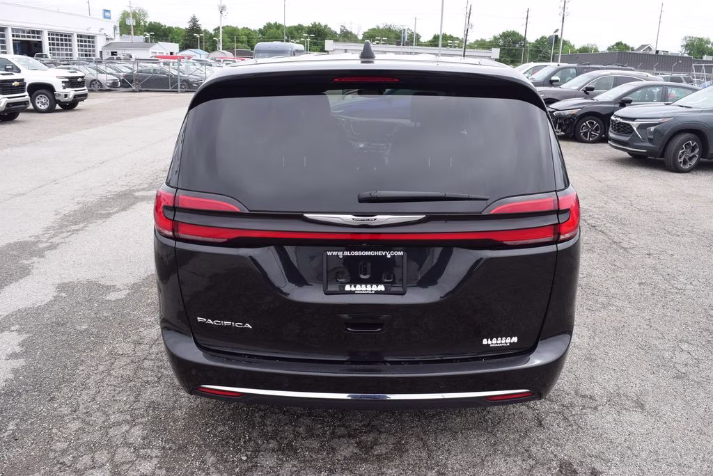 2023 Brilliant Black Clearcoat Chrysler Pacifica Touring L FWD Van