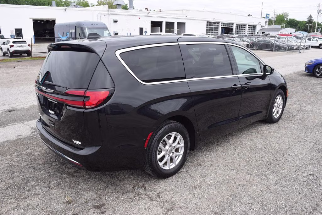 2023 Brilliant Black Clearcoat Chrysler Pacifica Touring L FWD Van