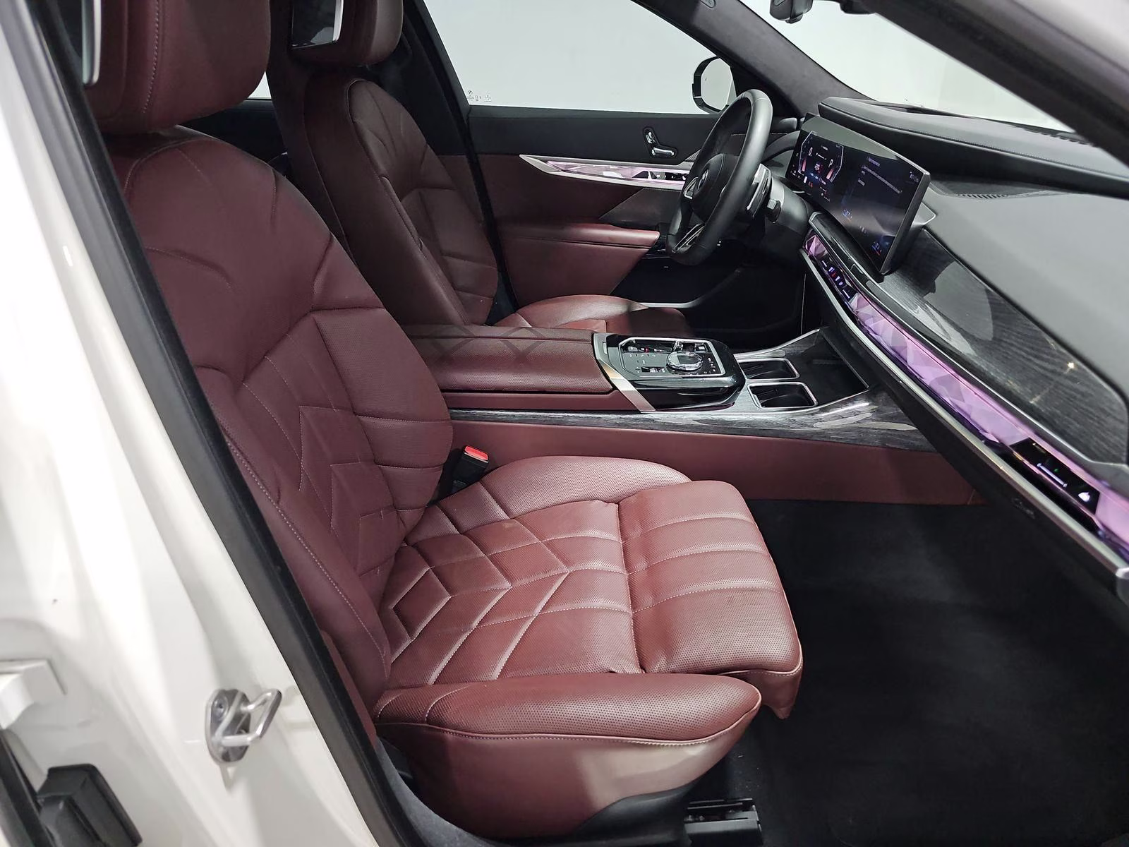 2023 Alpine White BMW 7 Series 740i RWD Sedan
