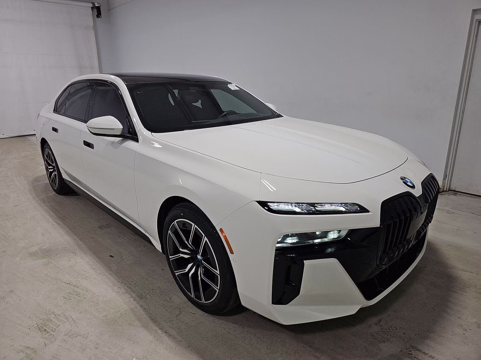 2023 Alpine White BMW 7 Series 740i RWD Sedan