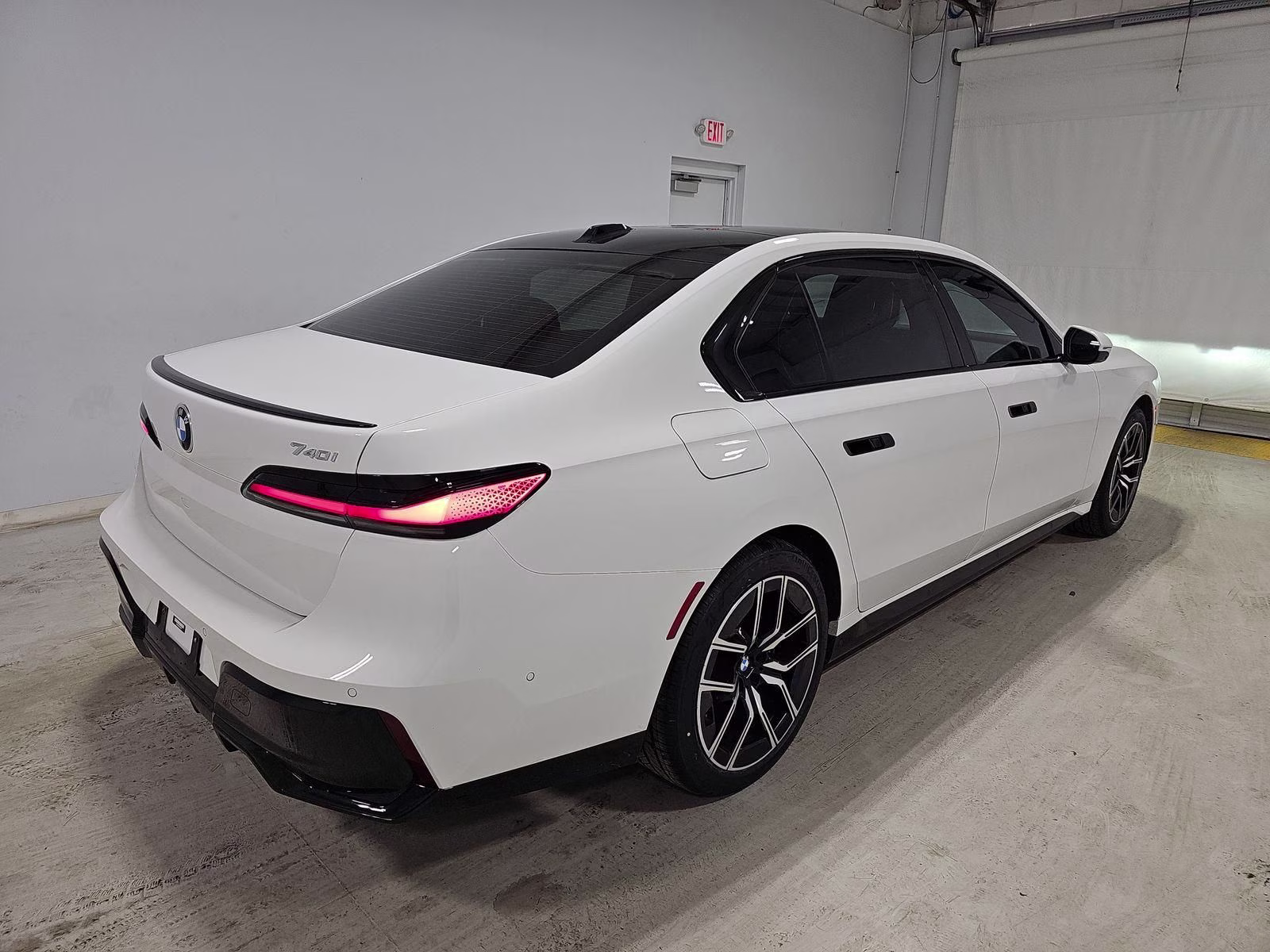 2023 Alpine White BMW 7 Series 740i RWD Sedan