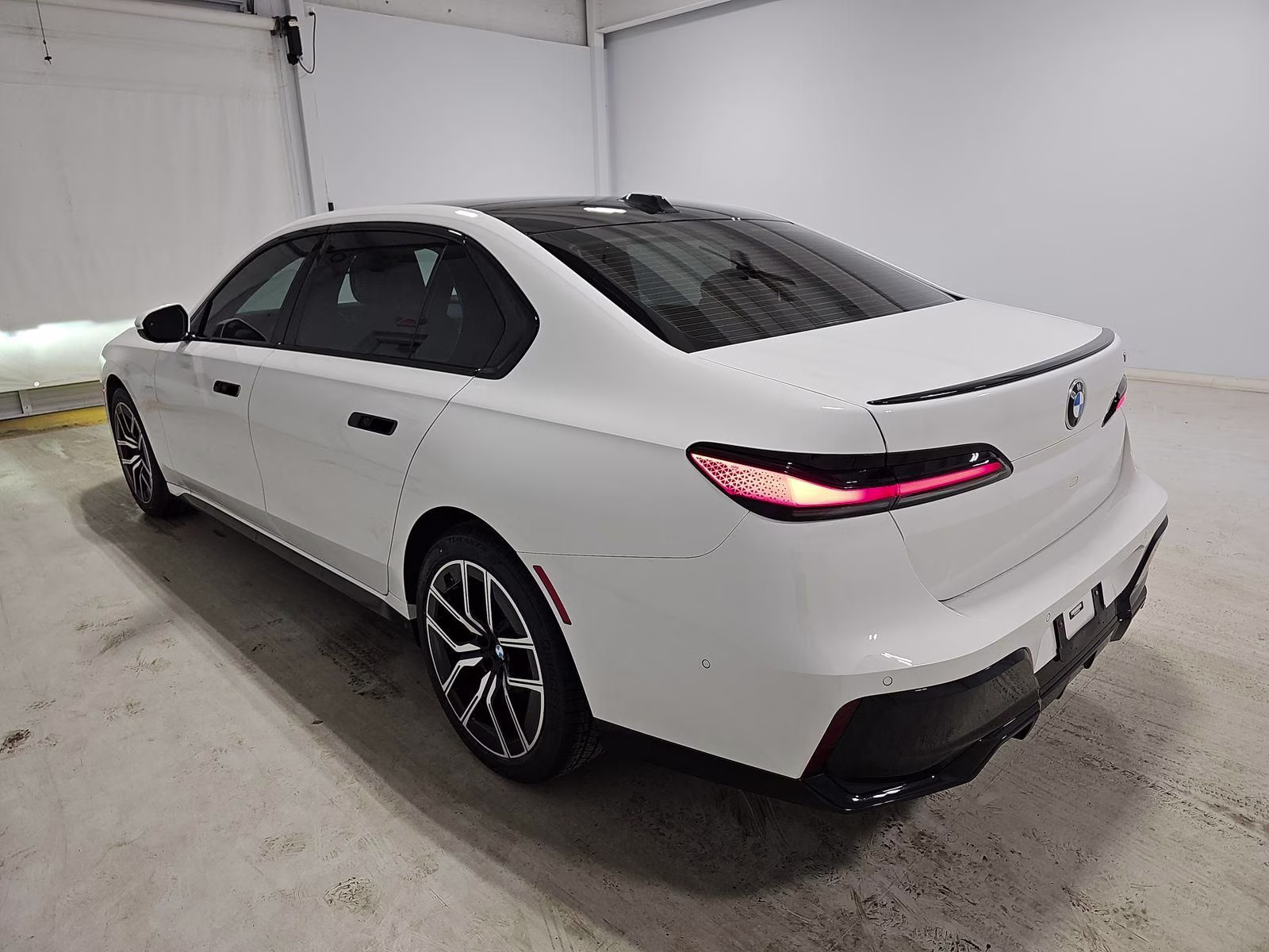 2023 Alpine White BMW 7 Series 740i RWD Sedan