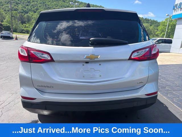 2020 Silver Ice Metallic Chevrolet Equinox LS AWD SUV