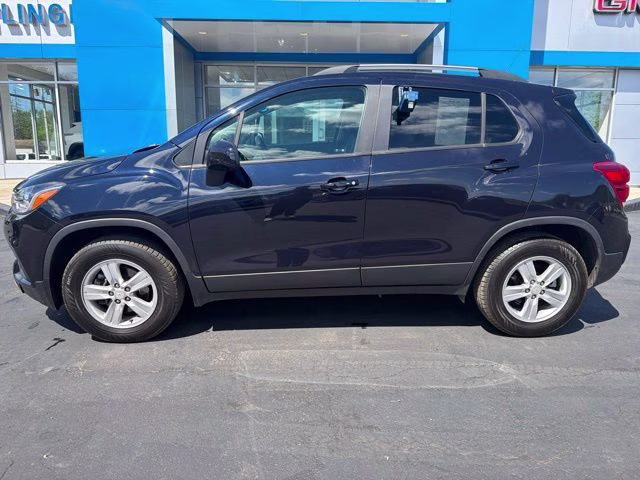 2022 Midnight Blue Metallic Chevrolet Trax LT AWD SUV