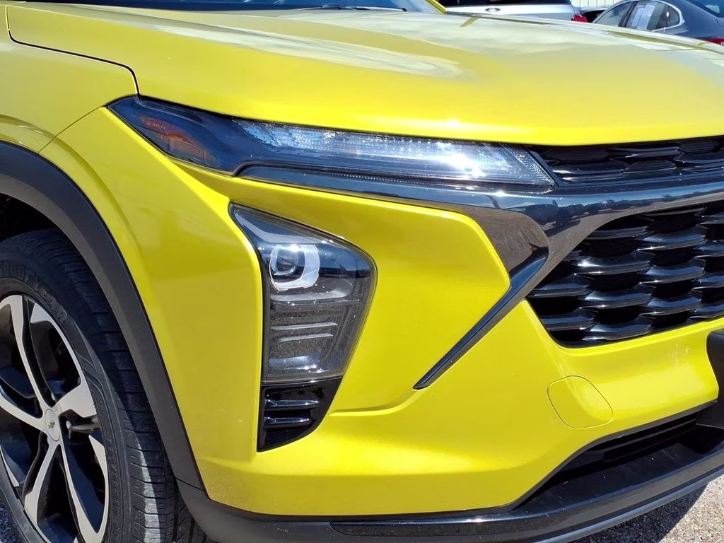 2024 Nitro Yellow Metallic Chevrolet Trax 1RS FWD SUV