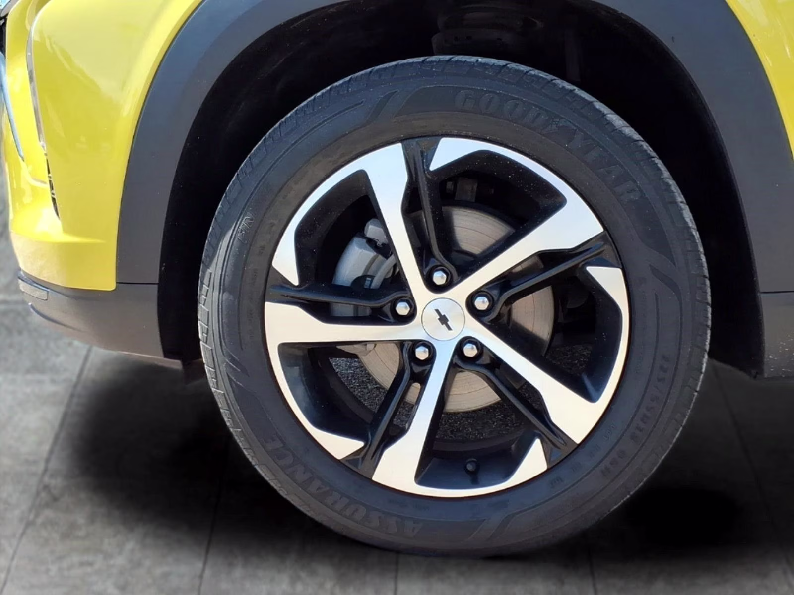 2024 Yellow Metallic Chevrolet Trax 1RS FWD SUV