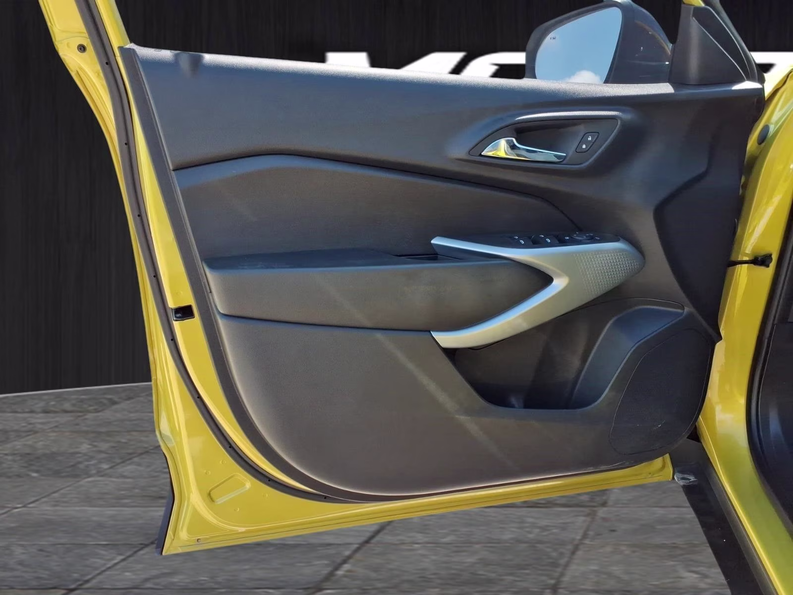 2024 Yellow Metallic Chevrolet Trax 1RS FWD SUV