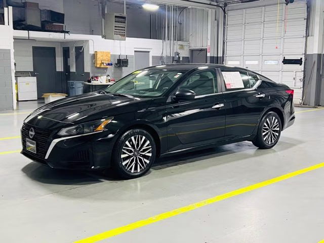 2025 Super Black Clearcoat Nissan Altima 2.5 SV FWD Sedan