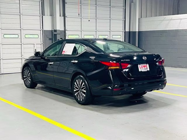 2025 Super Black Clearcoat Nissan Altima 2.5 SV FWD Sedan