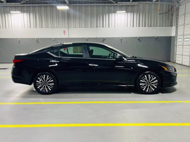 2025 Super Black Clearcoat Nissan Altima 2.5 SV FWD Sedan