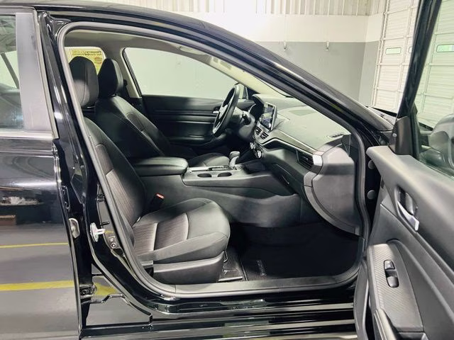 2025 Super Black Clearcoat Nissan Altima 2.5 SV FWD Sedan