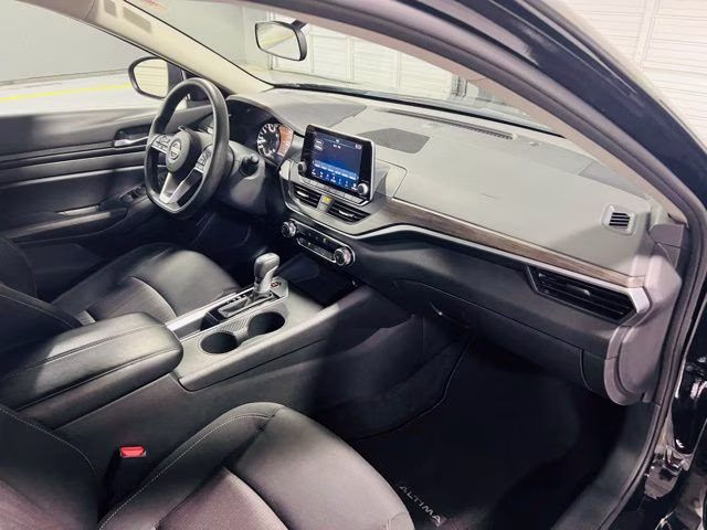 2025 Super Black Clearcoat Nissan Altima 2.5 SV FWD Sedan