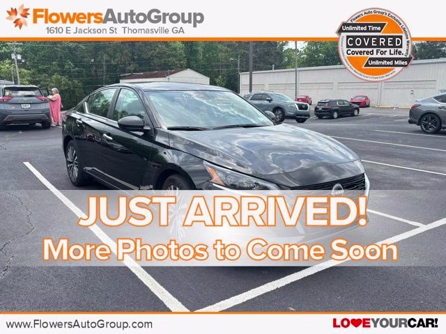 2025 Super Black Clearcoat Nissan Altima 2.5 SV FWD Sedan