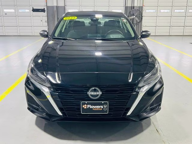 2025 Super Black Clearcoat Nissan Altima 2.5 SV FWD Sedan