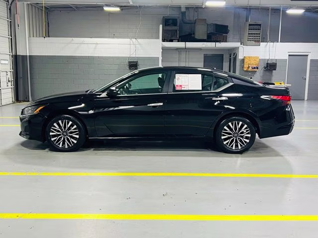 2025 Super Black Clearcoat Nissan Altima 2.5 SV FWD Sedan