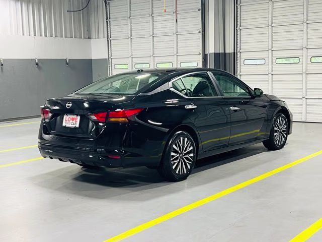 2025 Super Black Clearcoat Nissan Altima 2.5 SV FWD Sedan