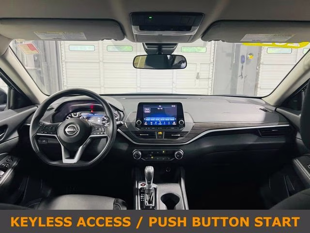 2025 Super Black Clearcoat Nissan Altima 2.5 SV FWD Sedan