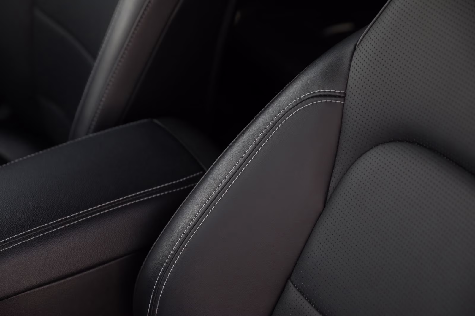 2025 Agate Black Ford Escape Platinum AWD SUV