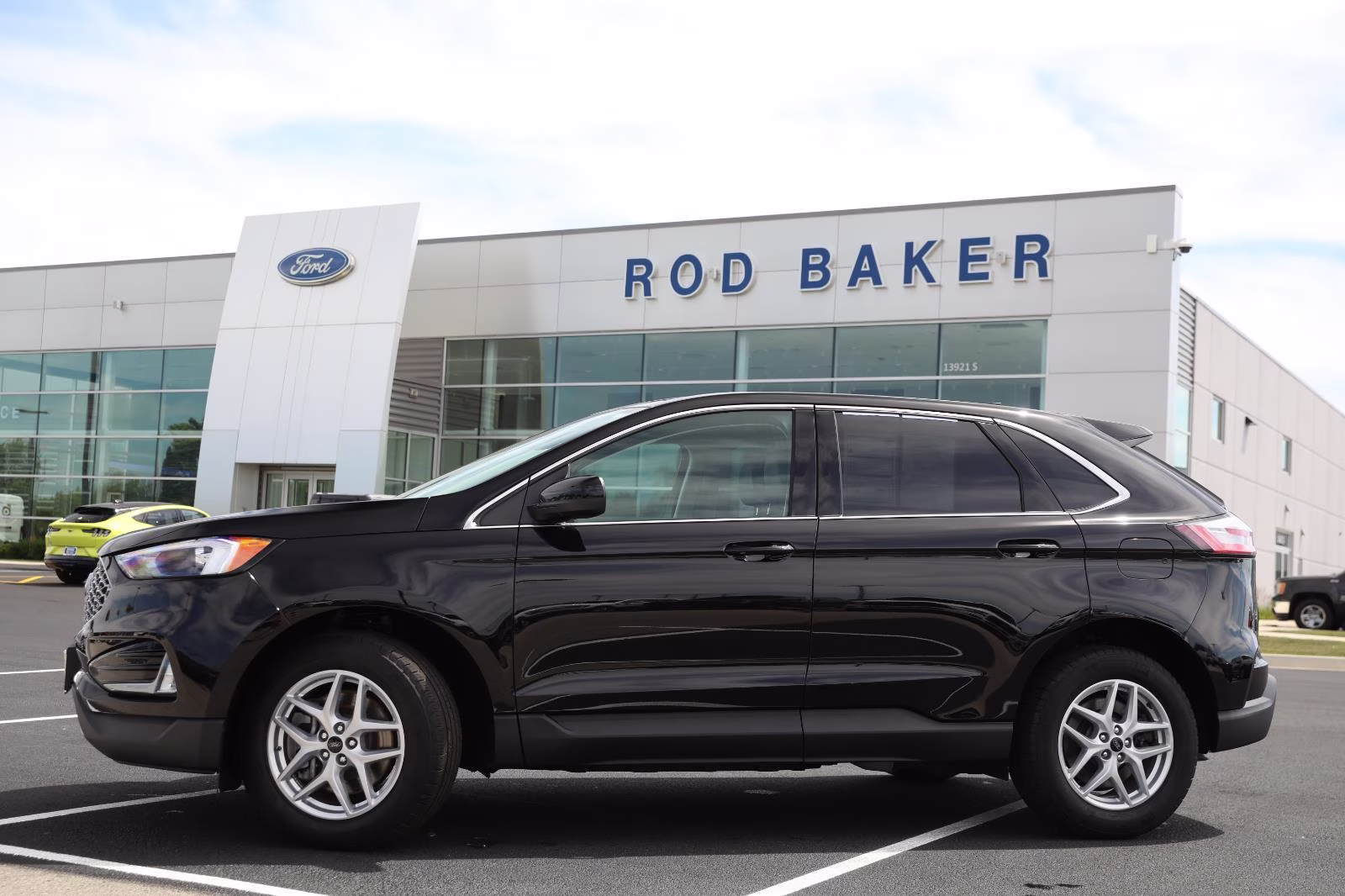 2024 Agate Black Ford Edge SEL AWD SUV