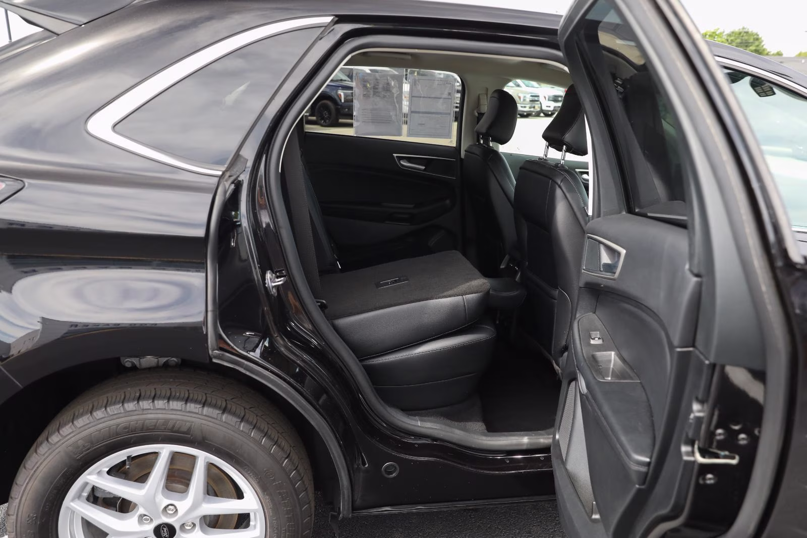 2024 Agate Black Ford Edge SEL AWD SUV
