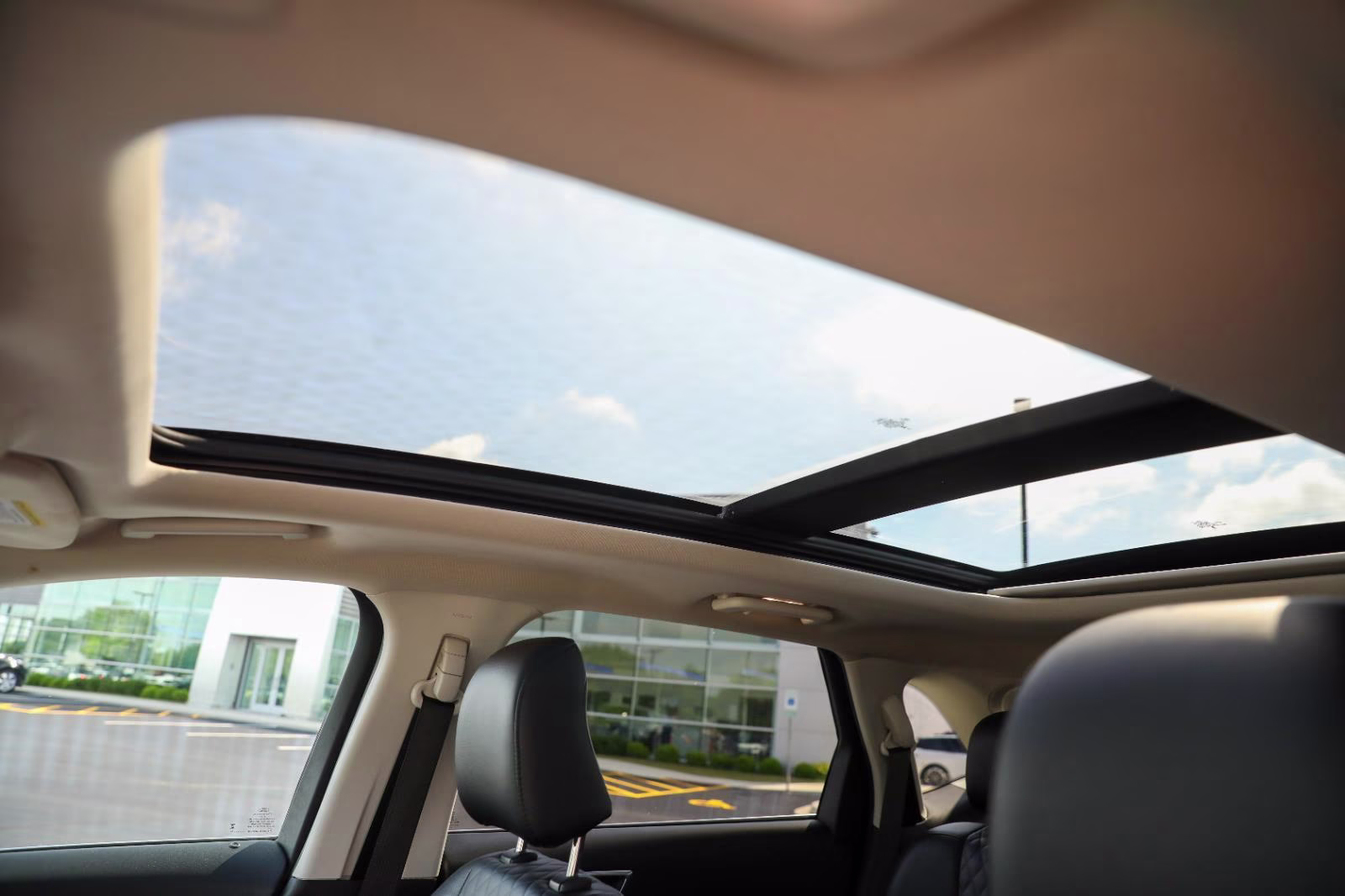 2024 Star White Metallic Tri-Coat Ford Edge Titanium AWD SUV