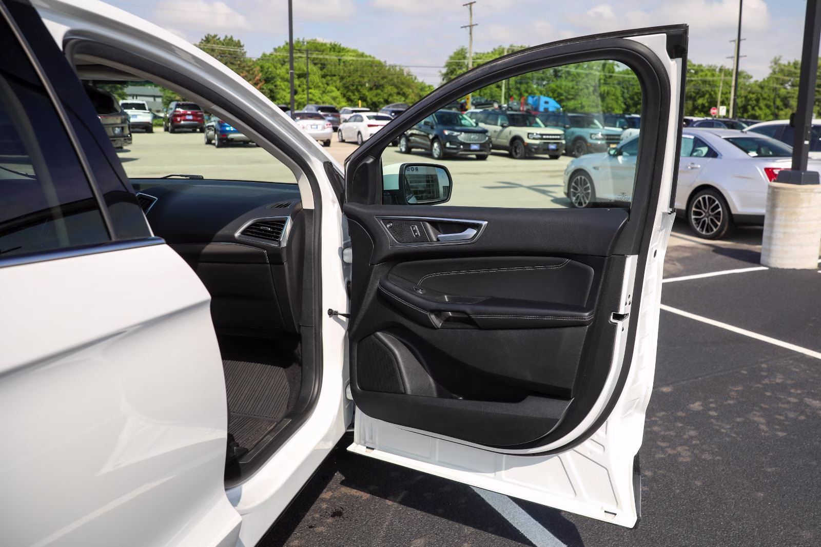 2024 Star White Metallic Tri-Coat Ford Edge Titanium AWD SUV