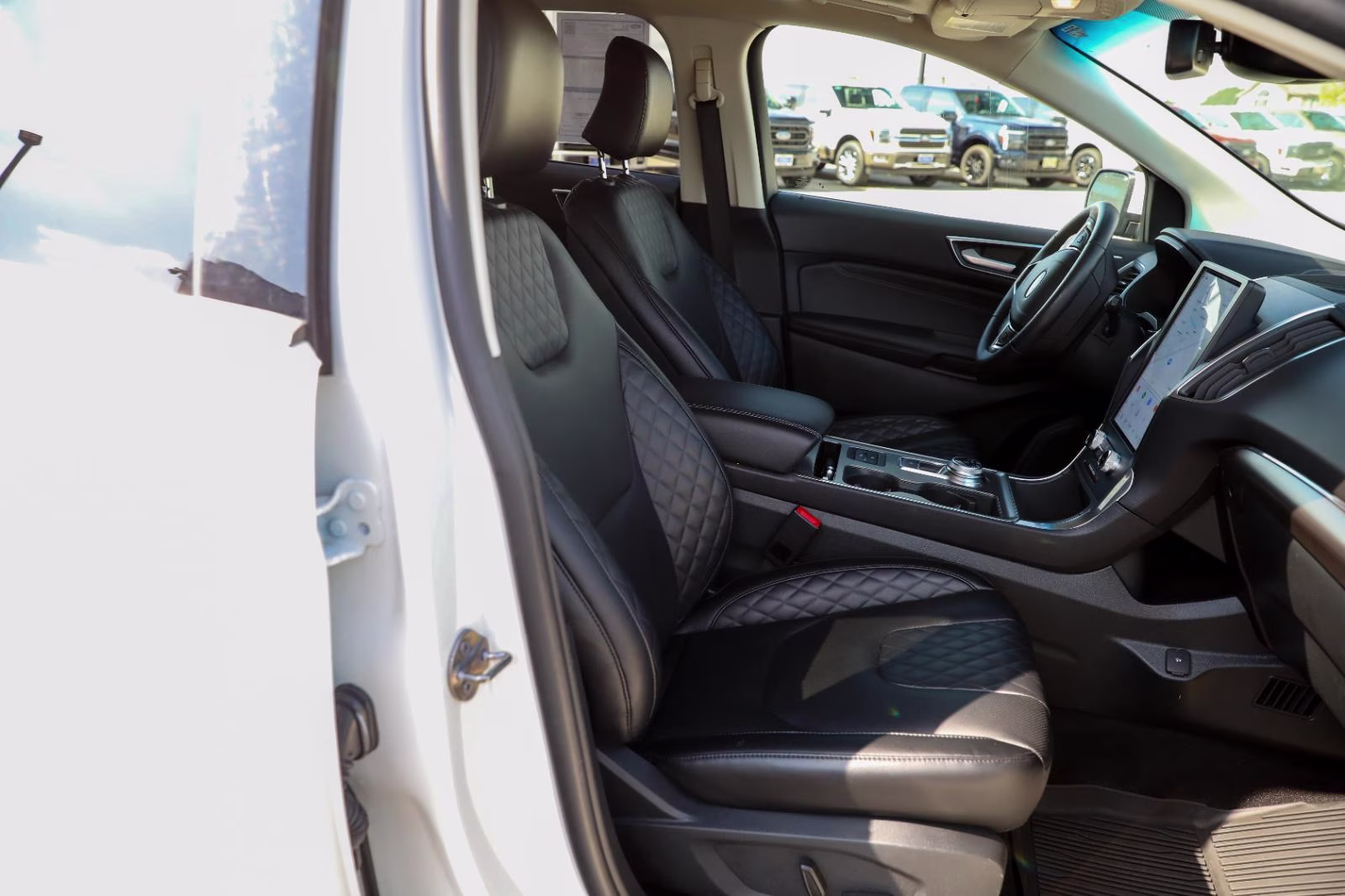 2024 Star White Metallic Tri-Coat Ford Edge Titanium AWD SUV