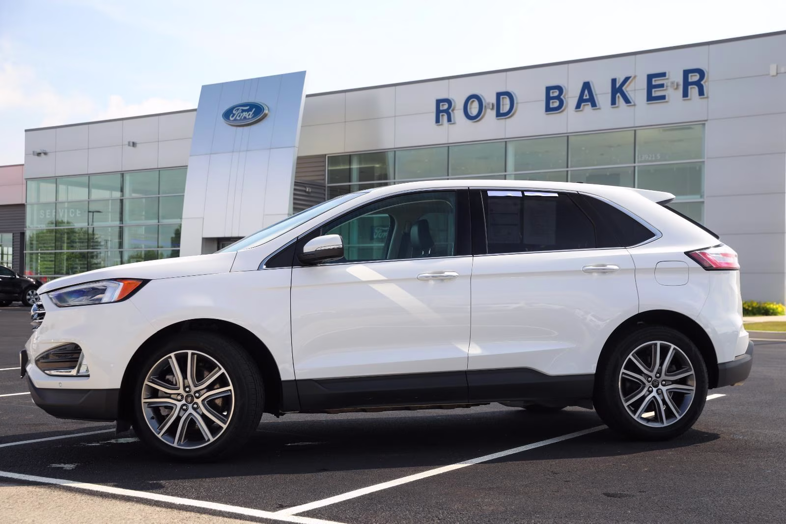 2024 Star White Metallic Tri-Coat Ford Edge Titanium AWD SUV